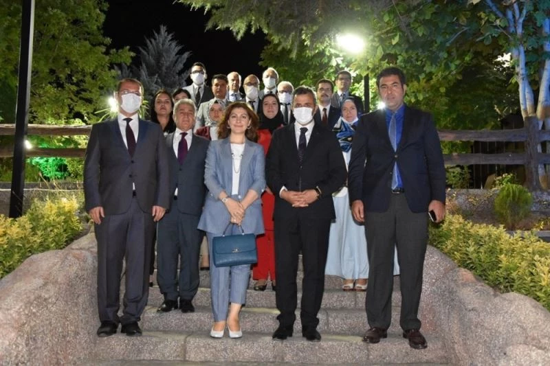 Görev yeri değişen mülki idari amirlerine veda yemeği
