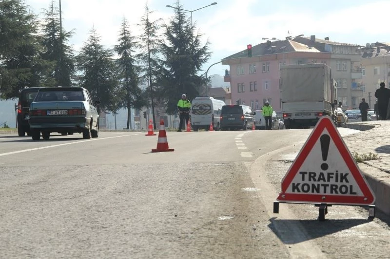 Ordu’da sürücüler hızdan vazgeçmiyor
