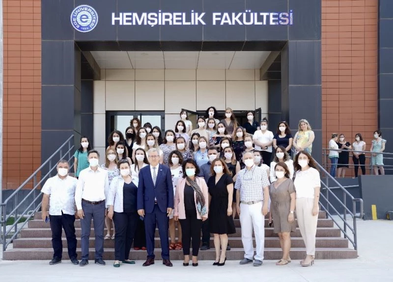 Hemşirelerden anlamlı “Pandemi ‘AN’ları” sergisi
