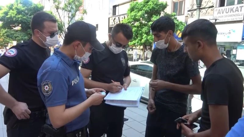 Maskeden ceza kesilen gencin arkadaşından ’Zeki Müren’ esprisi
