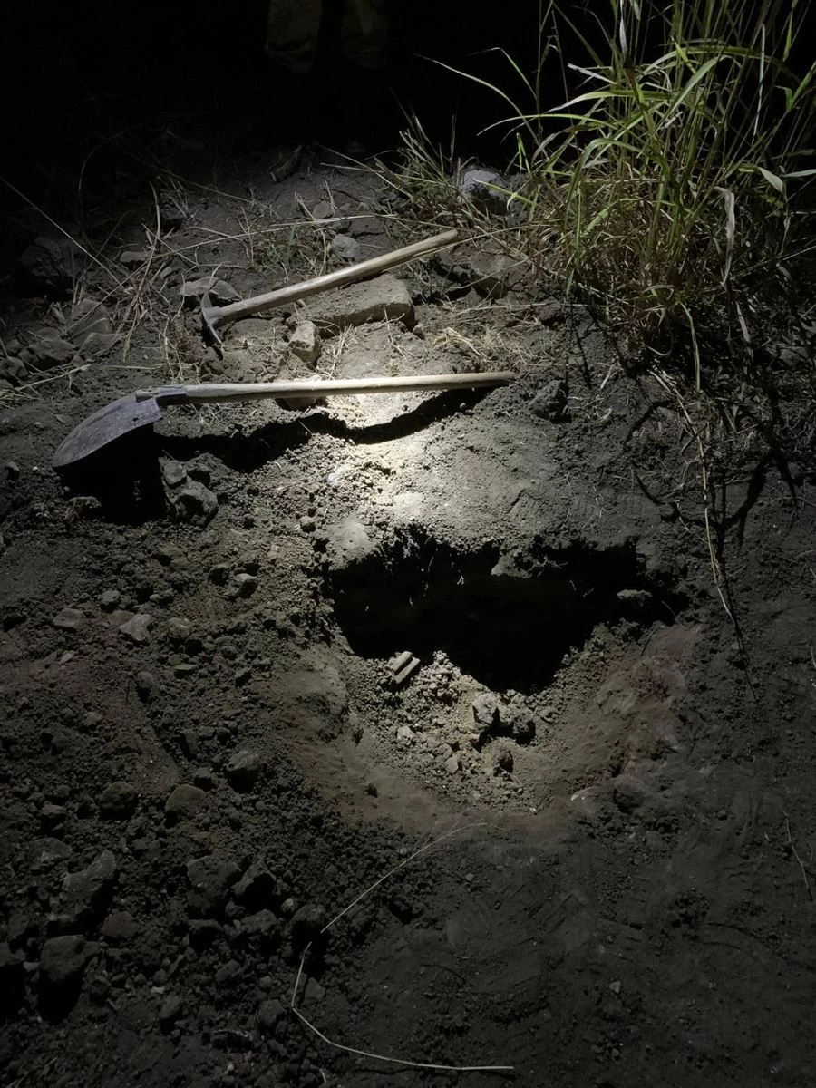 KAÇAK KAZI YAPAN 5 DEFİNECİ YAKALANDI