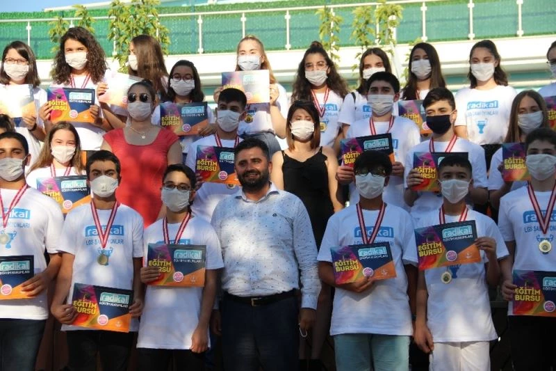 LGS şampiyonları madalyalarını aldı
