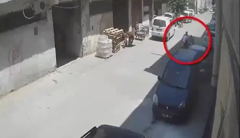 Cep telefonu ile konuşurken hayatının şoku yaşadı
