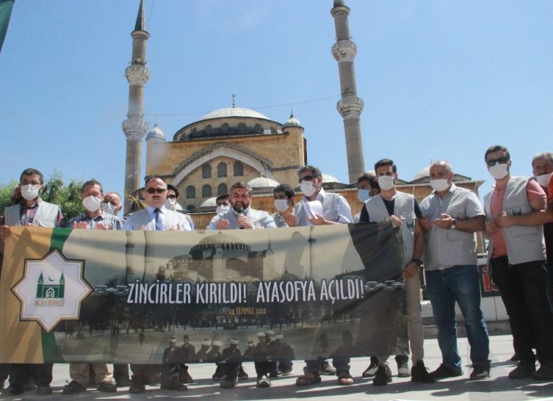 Sivas’ta Ayasofya’nın ibadete açılışı dolayısıyla şükür için koyun kesildi
