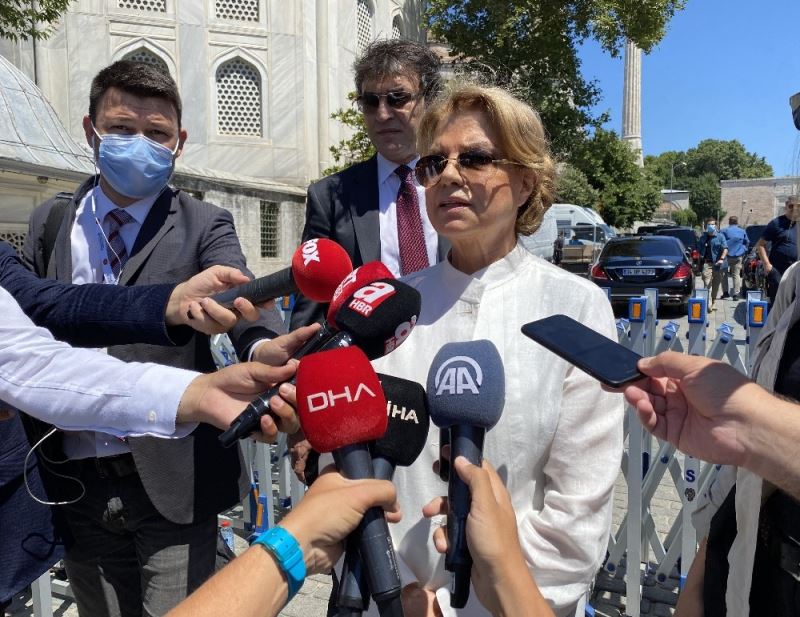 Eski başbakan Tansu Çiller, Ayasofya Camii’ne geldi
