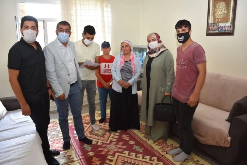 Başkan Gezer, parti üyelikleri için ev ev gezmeye devam ediyor
