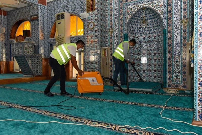 Büyükşehir Belediyesi, ibadethanelerde bayram temizliğine başladı

