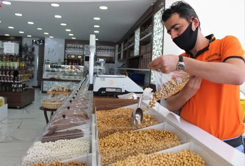 Esnafın ’41 kere maşallah’ dediği leblebiler dünyaya ihraç ediliyor
