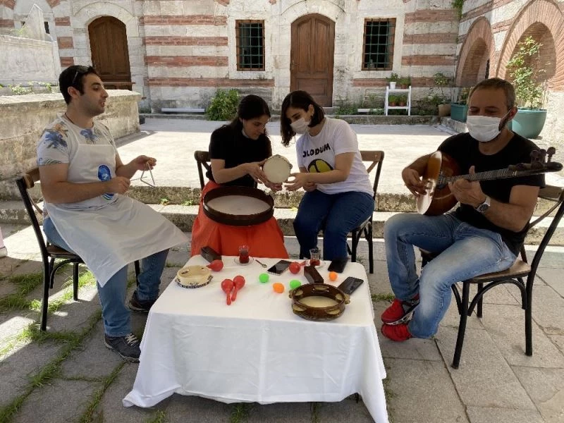 Pandemi döneminde evlerinden çıkmayan çocuklar sanatla buluştu

