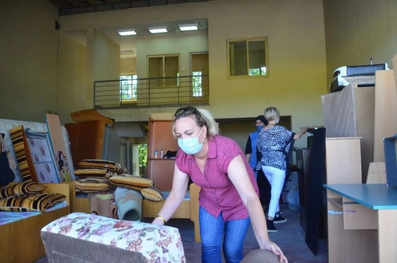 Böyle iyilik görülmedi: Her şey çocuklar gülsün diye başladı, şimdi depoya sığmıyorlar
