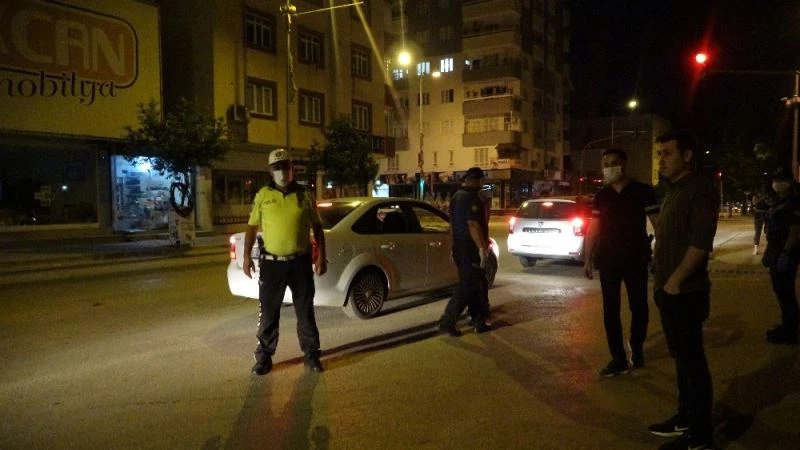 Yoklama kaçakları polis uygulamasından kaçamadı
