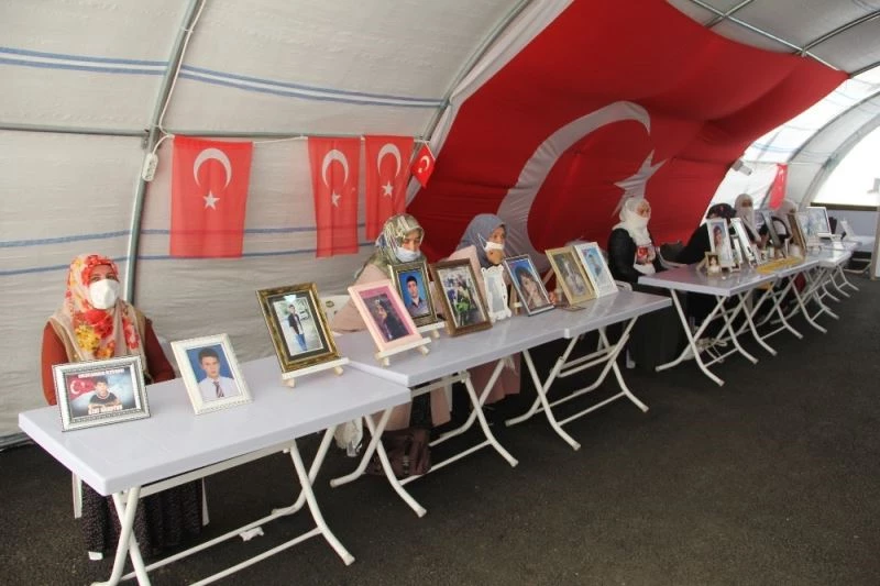 HDP önündeki ailelerin evlat nöbeti 327’nci gününde
