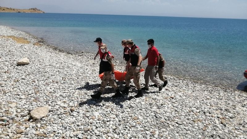 Van Gölü’nden çıkan cenaze sayısı 61’e yükseldi
