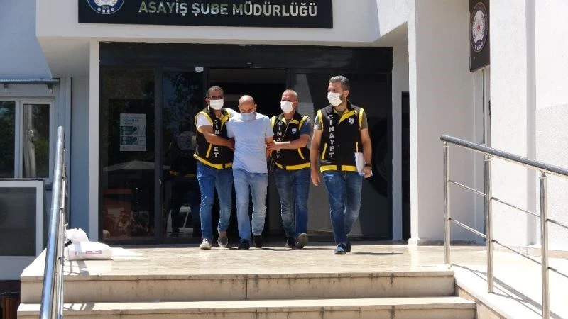 Evlatlık kızının beraber yaşadığı genci ve babasını vuran adam adliyede
