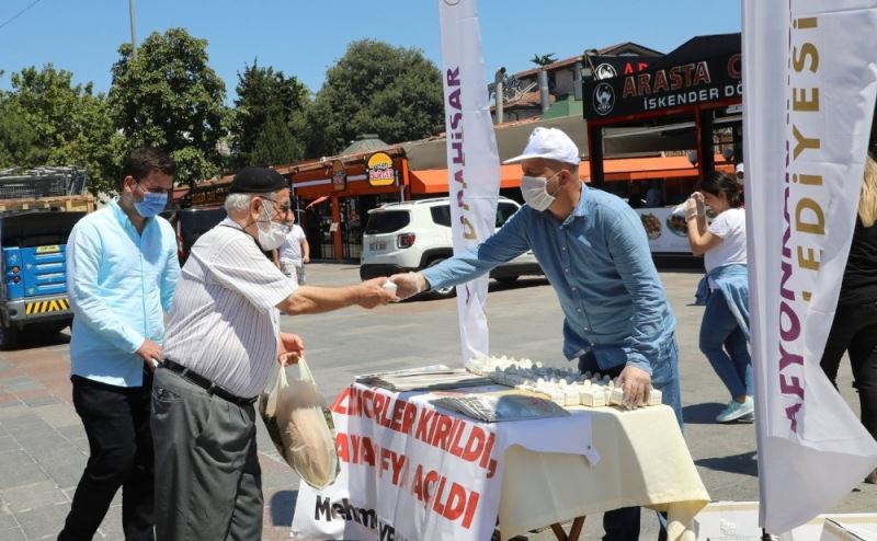 Ayasofya’nın açılışında Afyon lokumu dağıtıldı
