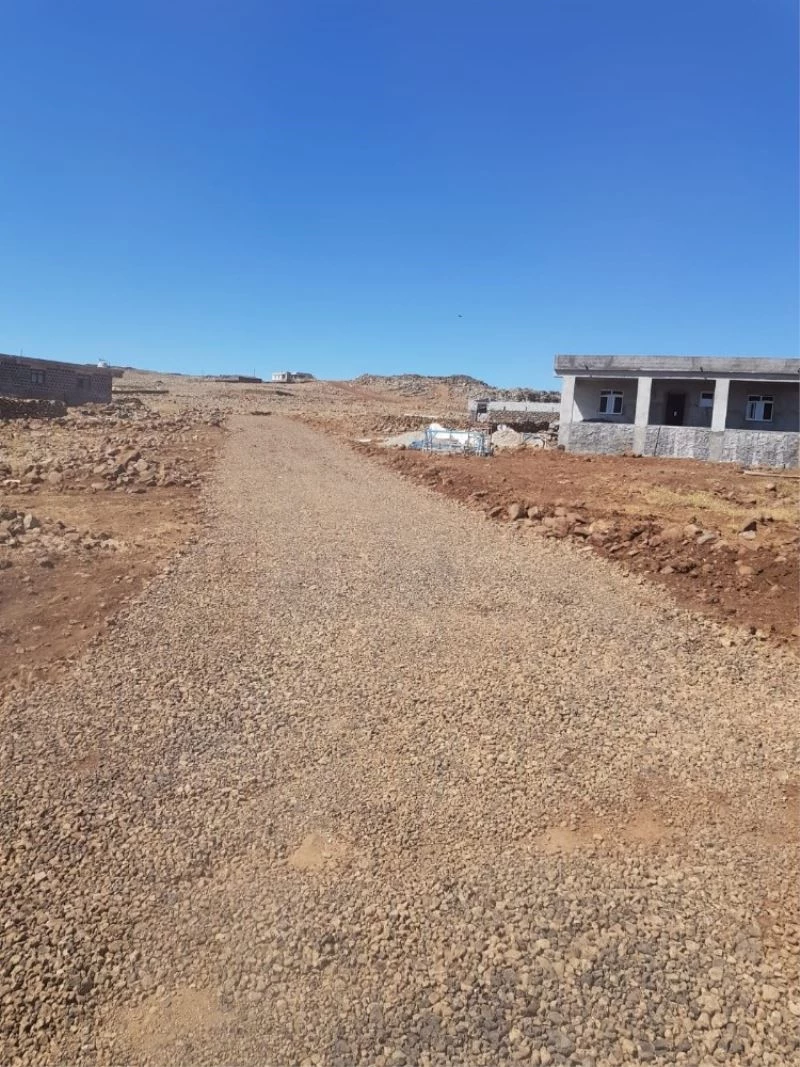 Bağlar Belediyesi 200 haneli mezraya 10 günde 25 ara yol kazandırdı
