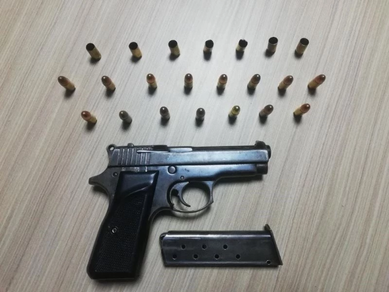 Poşetteki uyuşturucuyla polise yakalandı
