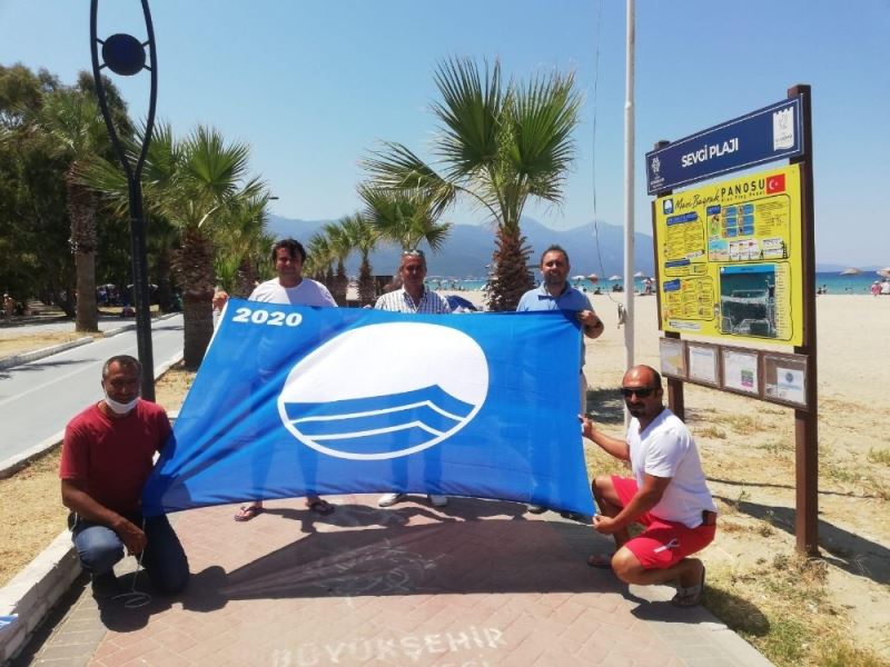 İlçe ve Büyükşehir belediyelerin ortaklaşa işlettiği 6 plaj mavi bayrak aldı

