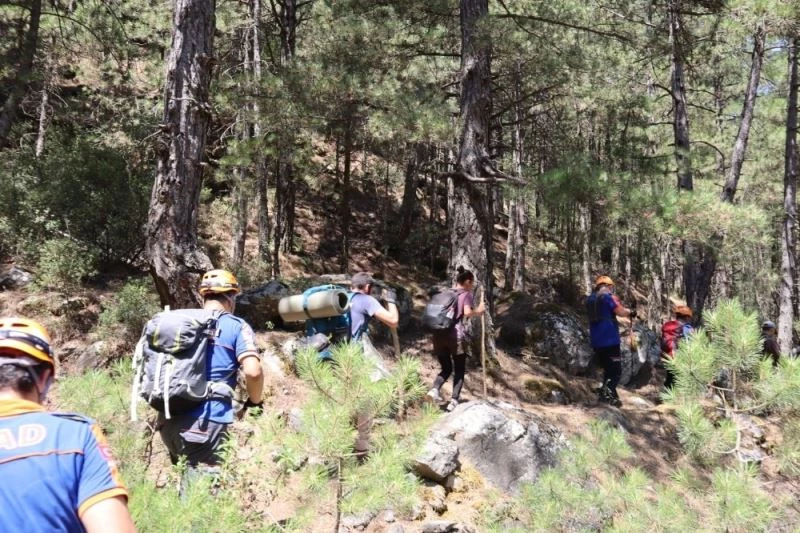 Mahsur kalan kampçı kardeşleri AFAD kurtardı
