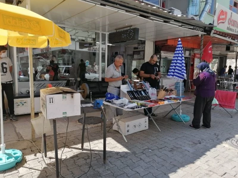 Isparta’da bıçak bileme ustalarının bayram mesaisi
