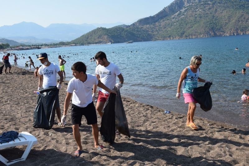 Adrasan’da işletmelerin gönüllü temizlik ordusu
