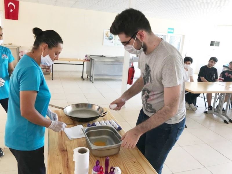 Üniversite adayları, ‘Kampüse Merhaba’ projesi ile evden uzakta yaşamayı öğreniyor
