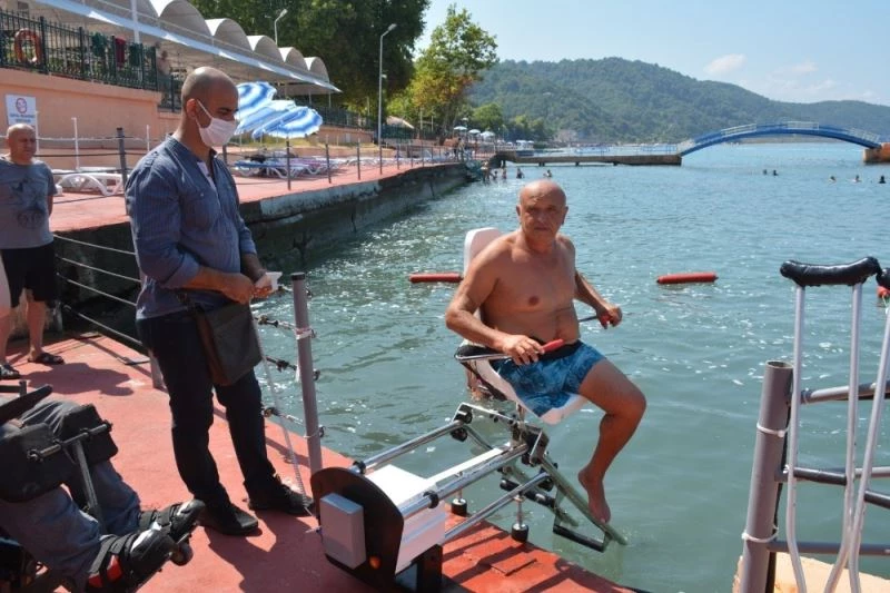 Barış Plajı’nda engelli asansörü hizmette
