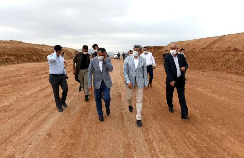 Vali Bilmez, OSB’de kurulacak tekstilkent alanında incelemelerde bulundu
