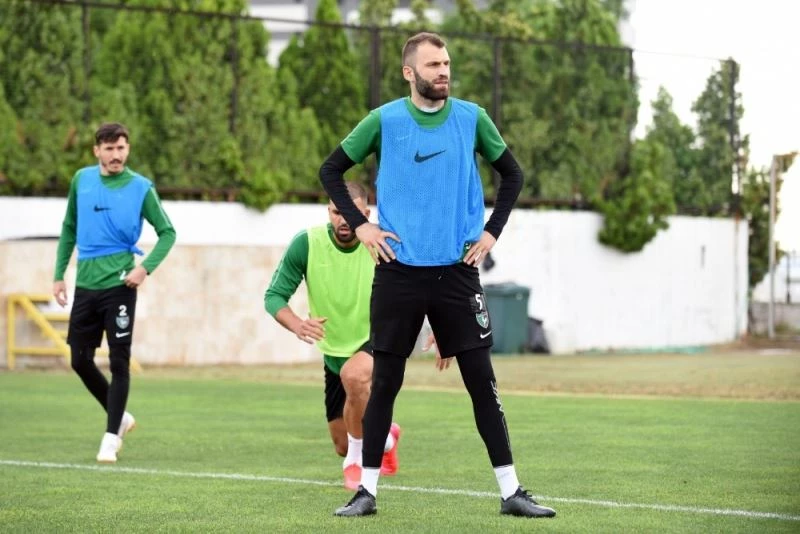 Mustafa Yumlu futbol kariyerini Denizlispor’da noktalamak istiyor
