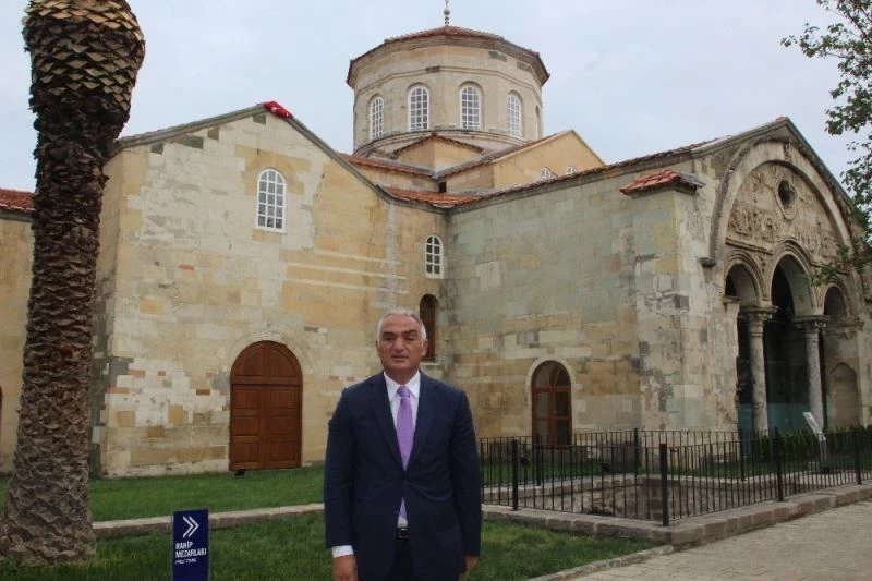 Kültür ve Turizm Bakanı Mehmet Nuri Ersoy Trabzon’da Ayasofya-i Sağir Camii Şerifi’nde incelemelerde bulundu

