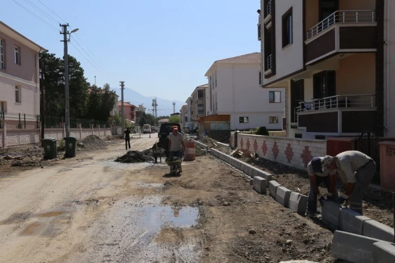 Refik Aras Sokakta çalışmalar devam ediyor
