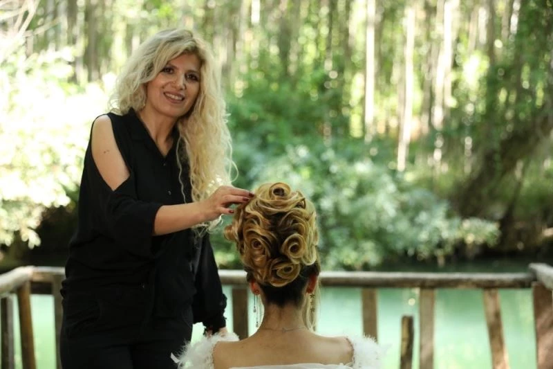 Avrupa’yı sallayan kadın kuaför gelinleri doğada hazırlıyor
