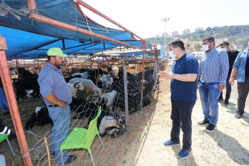 Tütüncü, Kepez’deki kurban pazarlarını inceledi
