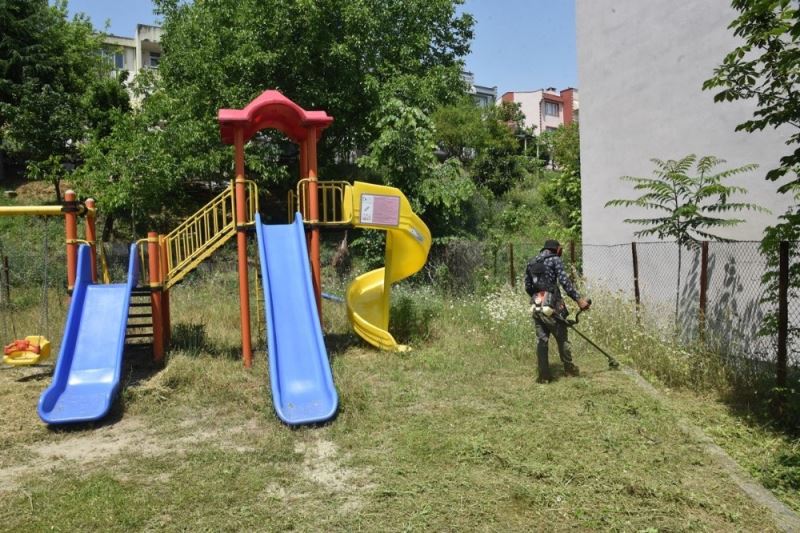 İzmit Belediyesi, ot temizliğinden 540 bin TL tasarruf sağladı
