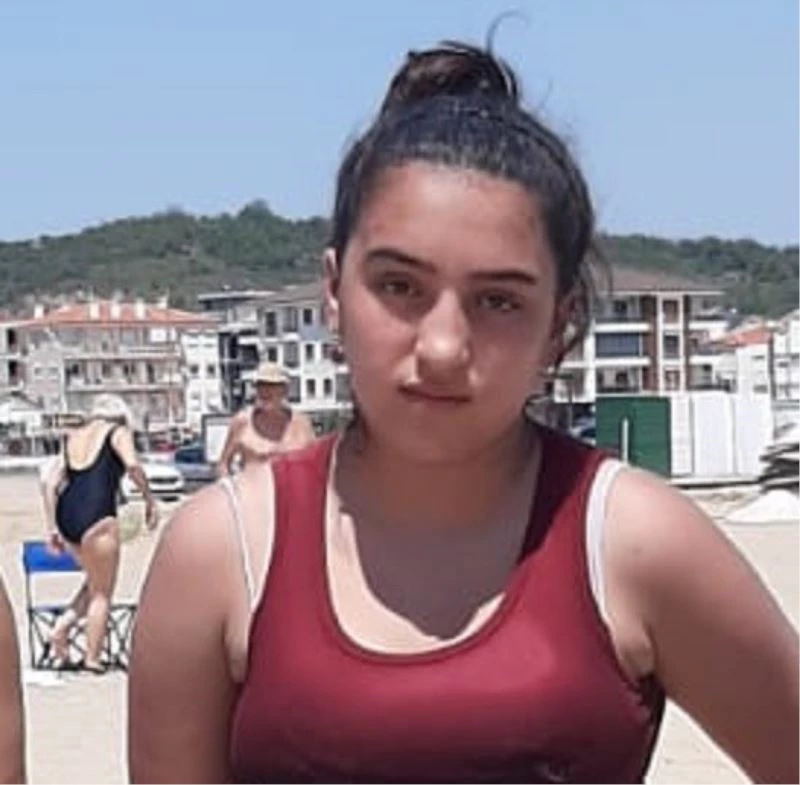 Balıkesir’de sahil temizlik ekibi boğulmak üzere olan genç kızı kurtardı
