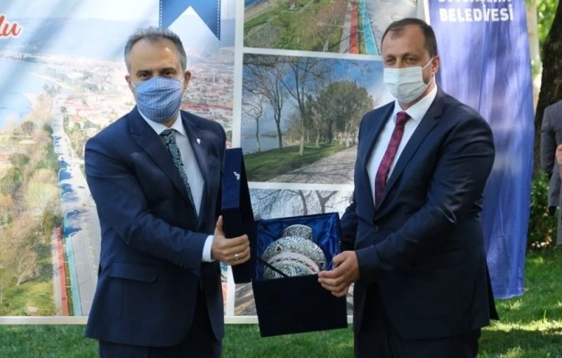 İznik sahili nakış gibi işlendi
