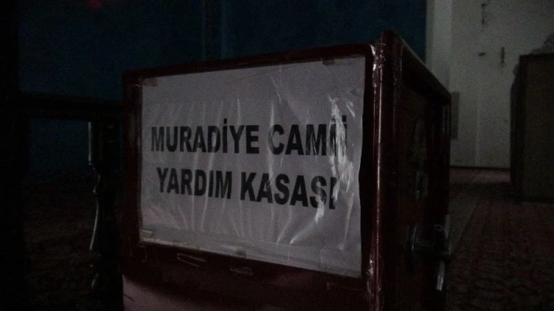 (Özel) Sakızlı telle camiden paraları böyle çaldı
