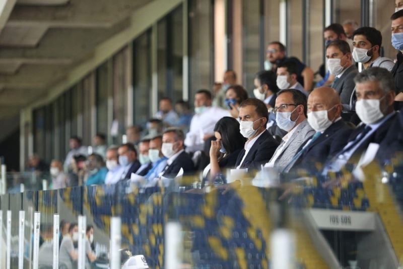 Adana Demirspor - Fatih Karagümrük maçında protokol tribününe yoğun ilgi
