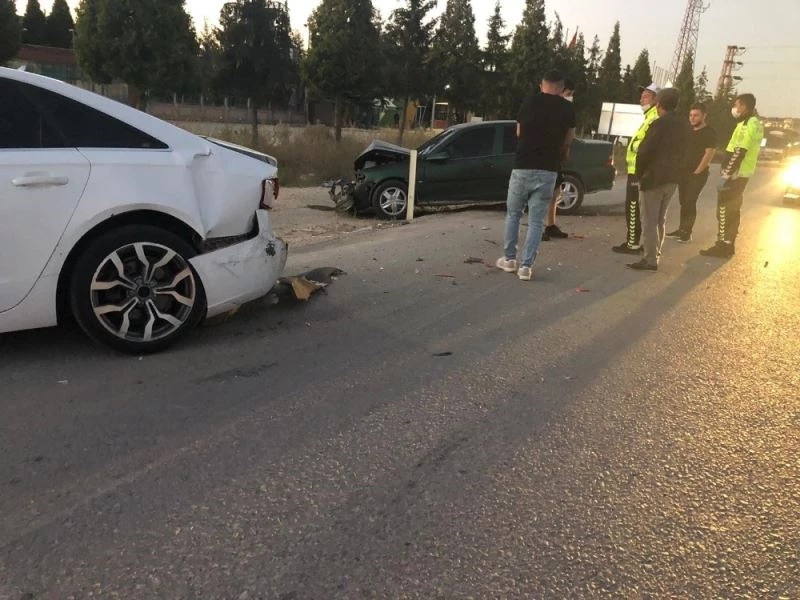 Emniyet şeridinde bekleyen araca arkadan çarptı: 1 yaralı
