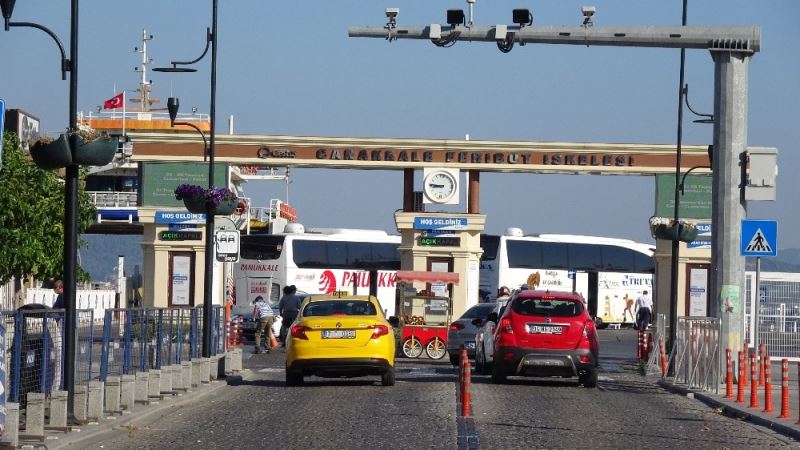 Çanakkale’de beklenen feribot kuyruğu oluşmadı
