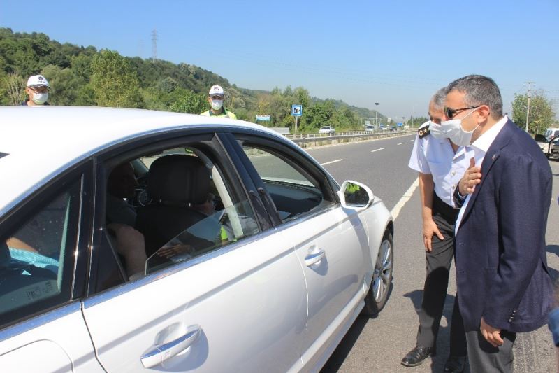 Vali Atay’dan denetimde çocuklara ‘emniyet kemesi, maske ve telefon’ uyarısı
