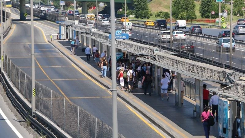 Metrobüste bayram arifesinde korkutan manzara
