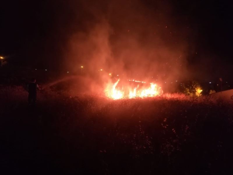 Bornova’da rekreasyon alanının üst kısmında ot yangını

