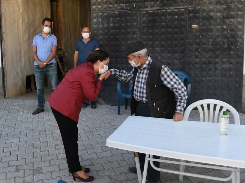 Vali Funda Kocabıyık, şehit ailelerini ziyaret etti
