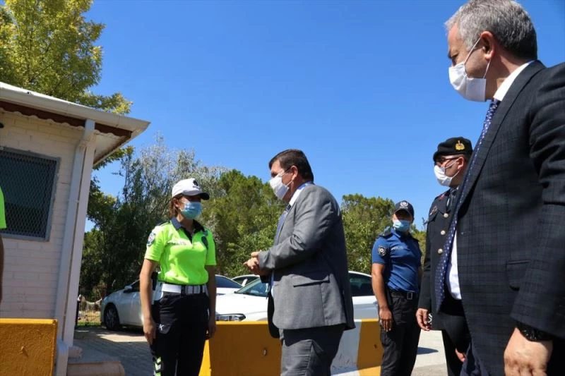 Burdur Valisi Arslantaş, güvenlik güçleriyle bayramlaştı