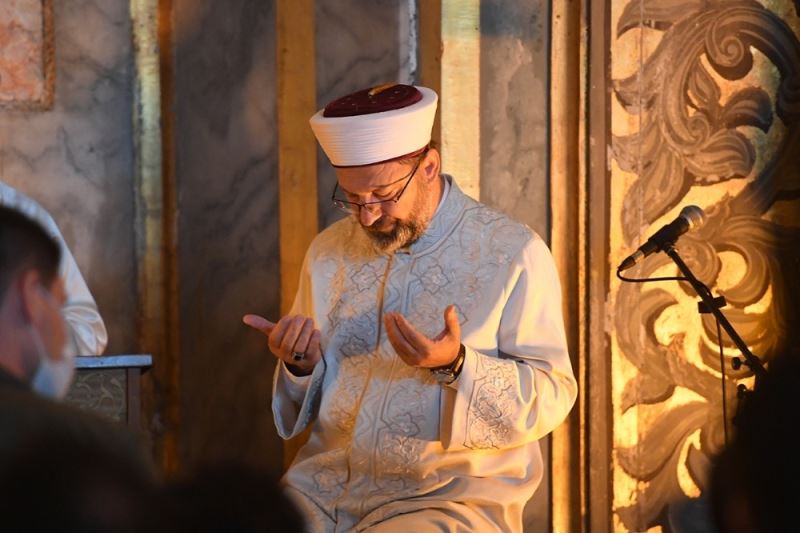 Diyanet İşleri Başkanı Erbaş, Ayasofya-i Kebir Cami-i Şerifi’nde bayram hutbesi irad etti
