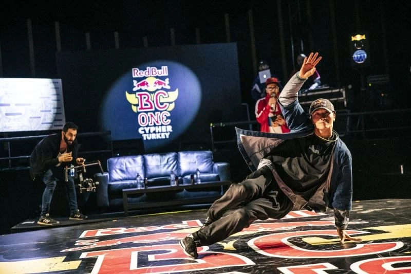 Red Bull BC One E-Battle ile breakdans arenasını hareketlendiriyor
