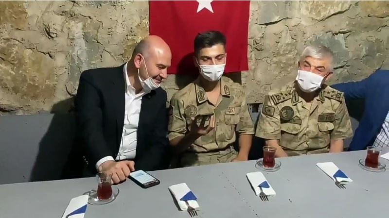 Bakan Soylu, Çorumlu Mehmetçiğin ailesiyle görüştü
