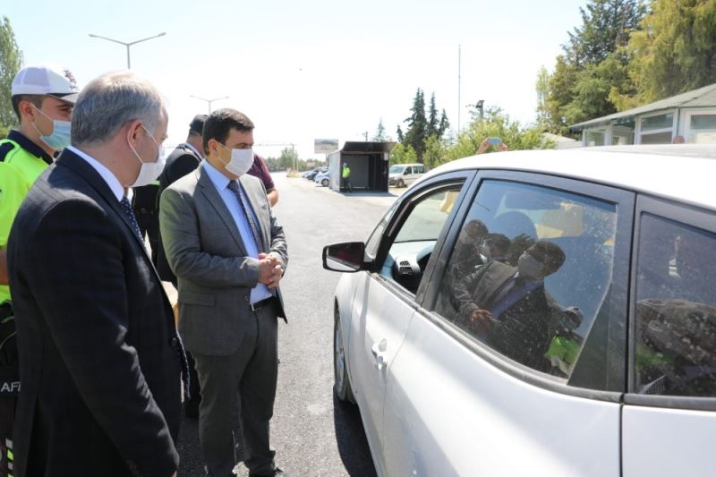 Vali Arslantaş bayram tedbirlerini inceledi vatandaşları tavsiyelerde bulundu
