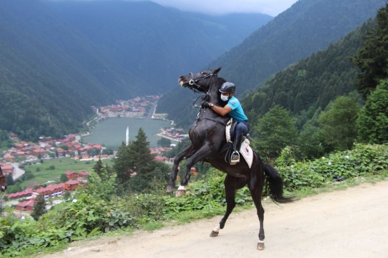 Uzungöl’de onları gören şaşırıyor
